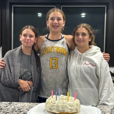 JulietG_2030's profile picture. ✝️ Faith over Fear Grad_2030 Combo guard 🏀Teamlighting Melious Junior #30  Cortside #30 🖤STS #32