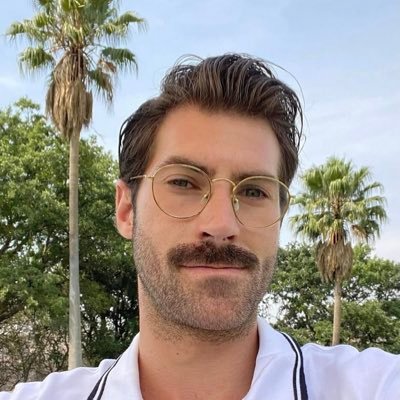 WilliamCalxf's profile picture. I still believe in love that feels real.