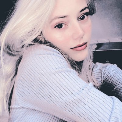chronicstreams's profile picture. ⇢ ˗ˏˋ 𝘙𝘦𝘥 𝘭𝘪𝘱𝘴 𝘢𝘯𝘥 𝘳𝘰𝘴𝘺 𝘤𝘩𝘦𝘦𝘬𝘴. ࿐ྂ