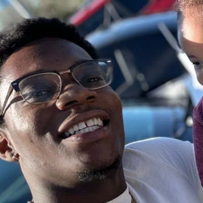 selfgrounded's profile picture. ✘ self-care & mentality for the ambitious. Mental Health is Wealth 🧠💰