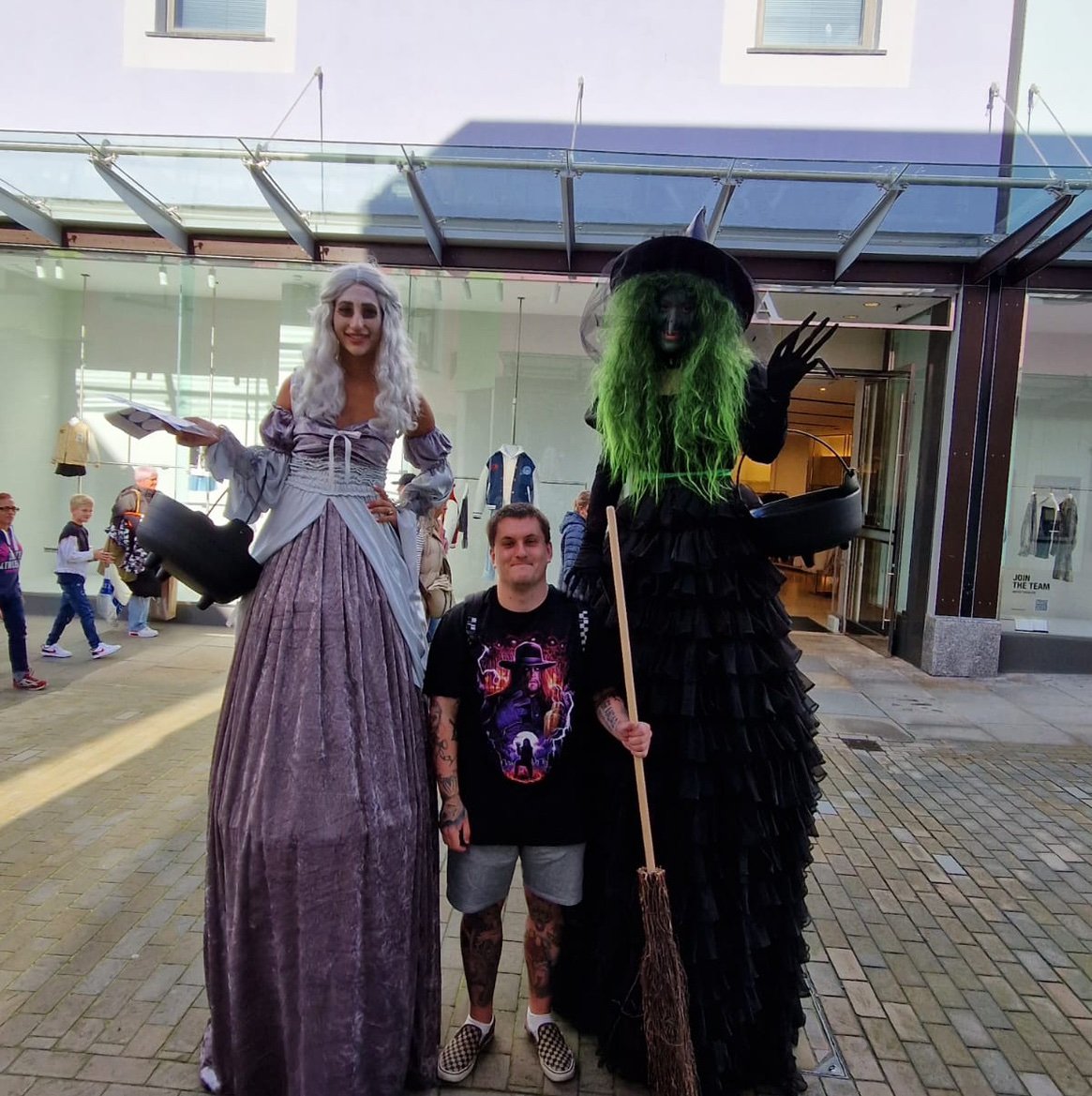 DarrenChanxtpu's profile picture. from the uk,love wrestling,video games,horror,getting tattoos,animals, 6/8/1997