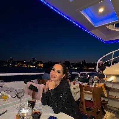 SyedaFatima_321's profile picture. Strong mind. Brave heart. Unstoppable soul.🖤