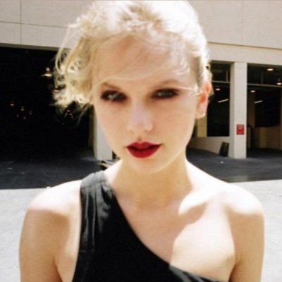 lunarvalleys2's profile picture. ❤️‍🔥 • eras tour lisbon N1&2