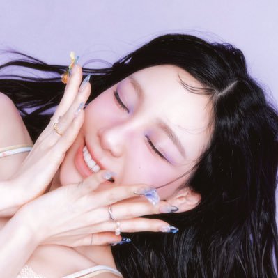 kkohakunushi's profile picture. under the sun, we dive into mint-tinted water.