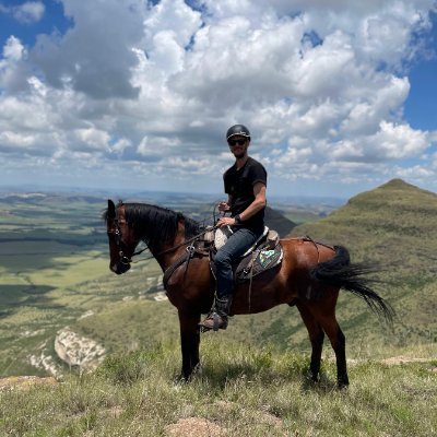 felacalana's profile picture. 🤖 Building AI app prototypes for fun

🛠️ Starting to build more publicly, in the spirit of #buildinpublic & #indiehackers

🦅 Ravenclaw/River mindset 🏞