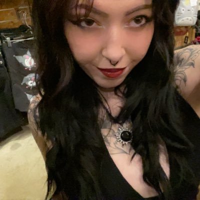 chrissywakeuhp's profile picture. || ♋︎ ♒︎ ♑︎ || 🖤 || 𝓍 • 𝓍𝓍𝓍𝒾 • 𝓂𝓂𝓍𝓍𝓋 || 𝒾𝓂 𝓁𝒾𝓉ℯ𝓇𝒶𝓁𝓁𝓎 𝒿𝓊𝓈 𝒶 𝒷𝓅𝒹 𝒢𝒾𝓇𝓁𝓎 𝓉𝒽𝒶𝓉 𝓁ℴ𝓋ℯ𝓈 𝒽ℯ𝓇 𝒷ℴ𝓎 || 𝒽𝓉ℴ𝓅𝒾𝒸 𝒶𝓈𝓂 || :3