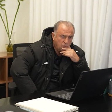 kralinizsahnede's profile picture. yaşıyoruz yaşamak denirse