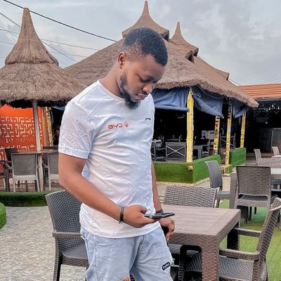 AyotomiwaR's profile picture. It can only be God 👑