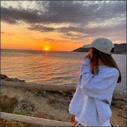 Q1OQ1f2OVUg6i5's profile picture. 