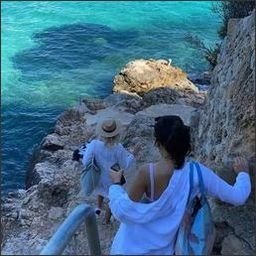 Ymweaaugeeb084's profile picture. 