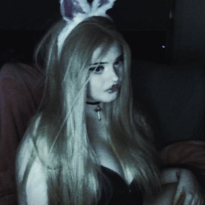 vvbirdyy's profile picture. 6 YUMMY DONUTS/ free palestine.