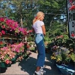 Aujuli523's profile picture. 