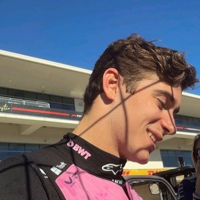 rosesonavalley's profile picture. franco colapinto centered☀️