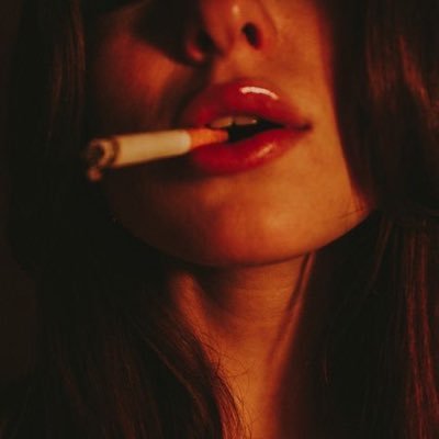 Lolyyylola's profile picture. It’s OVER.