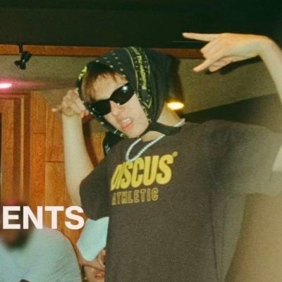 destroykeonly's profile picture. 갇혀 이 건물 속에, 밤새 no sun, no sky 얼굴은 창백 all day