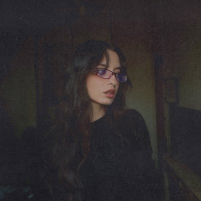 miakshm's profile picture. nonchalant