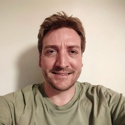 cbenett's profile picture. 🌏🚴🏻‍♂️🎶