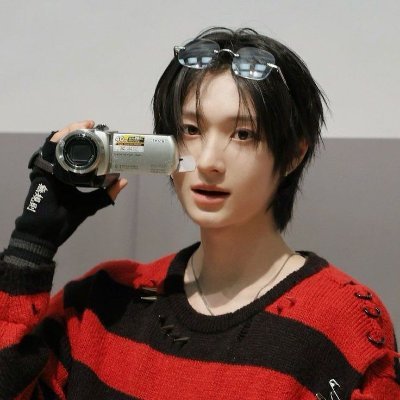 duoghwa's profile picture. Balances the concrete grit of a perfect #kickflip with the soft lines of a perfectly curated timeless thread. #동화