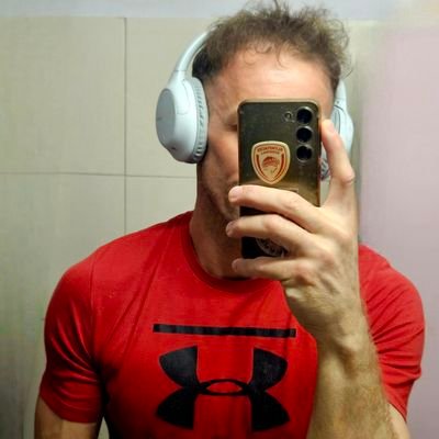 thecarpetman15's profile picture. Στο μπάσκετ δεν έκανα πολλά, ο γιος μου όμως μια Ευρωλιγκα θα την πάρει🏆-Olympiacos🔴⚪-Nothing can be gained  without losing even heaven demands death.