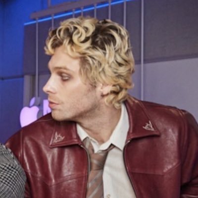 rarasden's profile picture. basicially the vamps 5sos f1(mv33) criminal minds star wars and taylor| @rotsthinker