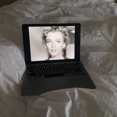 ecuwtie's profile picture. 