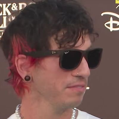 sheenantfan's profile picture. she/he/they, 🩷💛🩵,  🇲🇽🇺🇸, 19 
✨More Obsession, Less Depression✨

English/Español