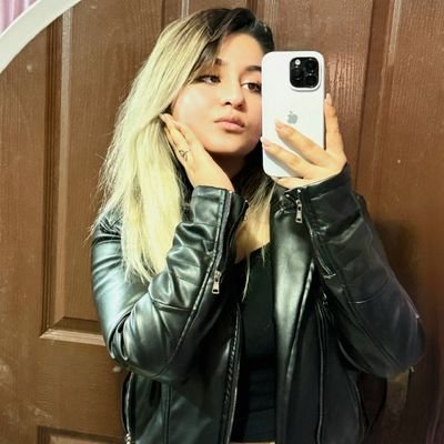 shenavandehh's profile picture. پناهِ مادر ، مردادِ بیست و دو سال پیش  》