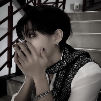 snuffache's profile picture. yearning writer.