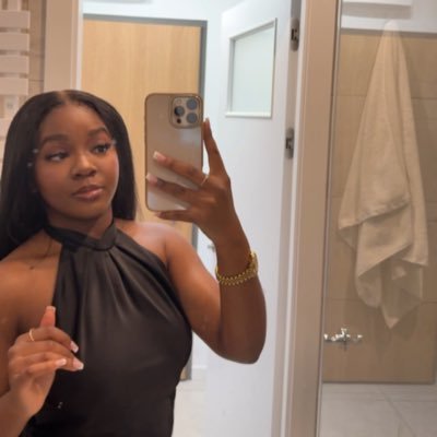 badmanleesha's profile picture. 