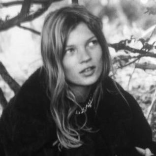 estrelogy's profile picture. 