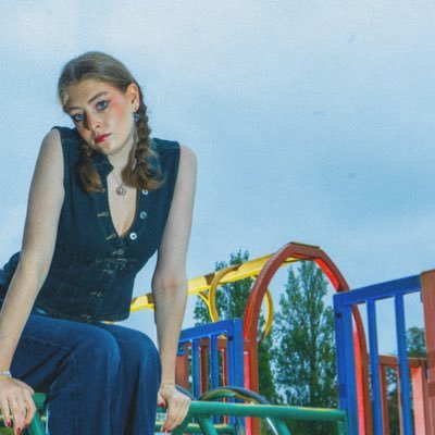 daisypmusic's profile picture. song about ur failed situationship😀 sheffield/birmingham/london based  🇬🇧 contact: daisypeacock.contact@gmail.com  GIRLBESTFRIEND out November 27th🛝