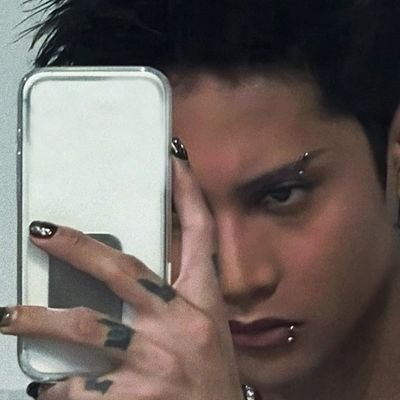 fjsrose's profile picture. | A'tin | chicken hotdog | MAHALIMA • meow😺