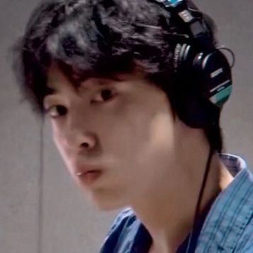 astroftluan's profile picture. eu, jinjin e dongdong na porta do quartel ouvindo luan santana enquanto esperamos o soldado lee dongmin ser dispensado.