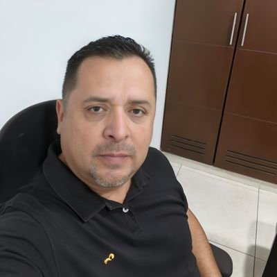 ManceraRichard's profile picture. Arquitecto. Servidor público. Un bogotano con sangre llanera que habla de política sin rodeos.
Explico cómo funciona el poder en Colombia… para que nadie lo sig