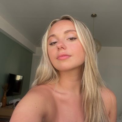 saltlover13's profile picture. excellent fun til you get to know her! 🤸‍♂️