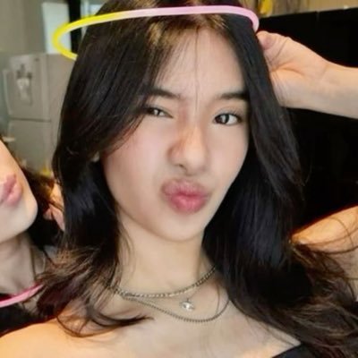 juliakdiess's profile picture. lara nobre’s  pr manager