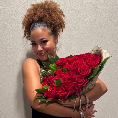 minibabes_'s profile picture. PVAMU Alumna.. M. Arch💛💜 IG: minibabes_ || Owner of @cglosses