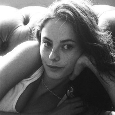 _moonamor_'s profile picture. apenas uma jovem adulta tentando se encontrar