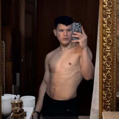 Julssrf's profile picture. ⋆˙⟡