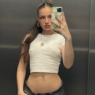 suchaisla's profile picture. ⠀⠀           𓍯ོ twenty-𝗍𝗐𝗈, 📐✏️             ་۪ ✿◞
ᅠ    
ᅠ    
⠀⠀⠀  ヽ(𝗹'𝗶𝗺𝗽𝗲𝗿𝗳𝗲𝘇𝗶𝗼𝗻𝗲 è 𝘣𝘦𝘭𝘭𝘪𝘴𝘪𝘮𝘢メ)ノ
                         
ᅠ    
ᅠ