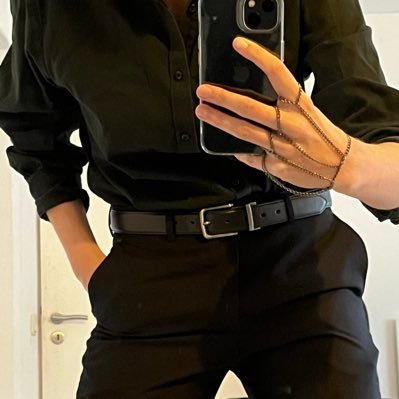 sharksdom's profile picture. 21 (he/they) • Switch (Dom+)  • Bi • soft & hard kinks • ! minors DO NOT interact !