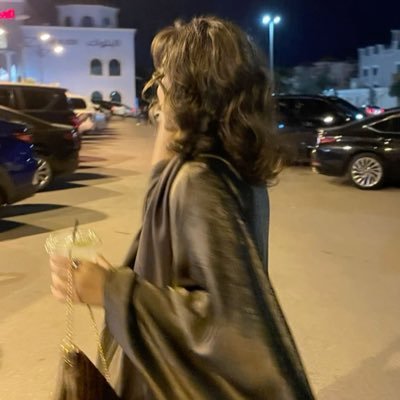 dumbblr's profile picture. looking for my soulmate at the grocery store 🌻