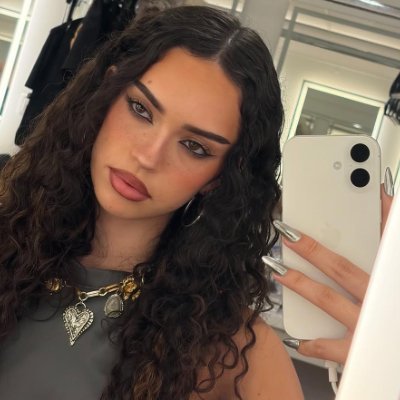 avanwszini's profile picture. daniela, you will                                                                                                     always be my girl. 🩷