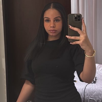 naenextdoor12's profile picture. 