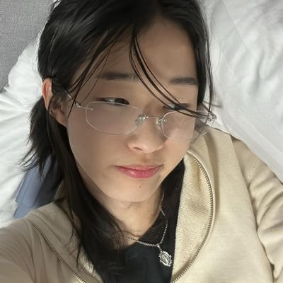 jiorgeous's profile picture. dada gweh kalo dipukul bukan bunyi deg tapi bunyi so don't you dare me aniraneun mareun haji ma #plutoholic