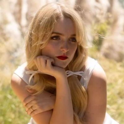 heartbreakdol13's profile picture. ˙⋆  16yo  |  bookstan  📖  |  thg  ⋆  pjo ⋆  dw  | 5sos  ⋆  taylor  swift  |  a  showgirl  ❤️‍🔥  |  priv: @iza91t  ⋆