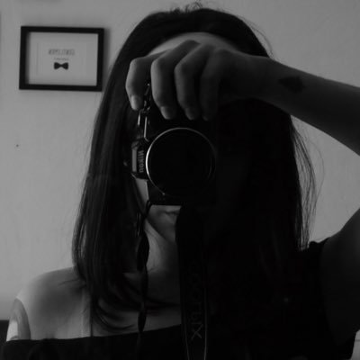 MarineSmn23's profile picture. Camera in hand, pencil in pocket