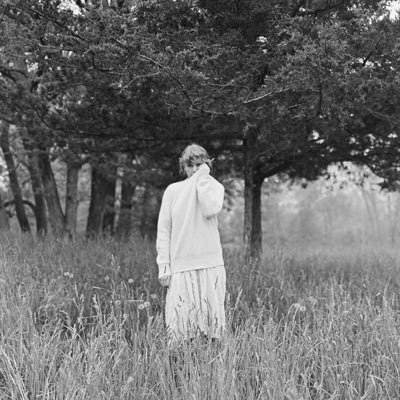 folkloreverlore's profile picture. folklore 🪩🍂