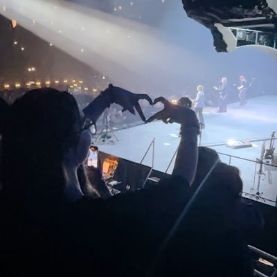 Kiebrewer's profile picture. This is a fan account now but when I’m rich and famous pretend you never knew me bc of 5sos