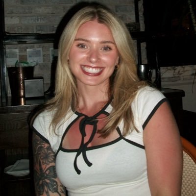 LizThull's profile picture. UST ‘22 🏊🏼‍♀️💜